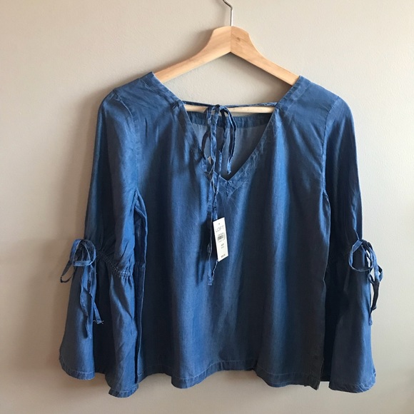 🎀NEW🎀LOFT Chambray Bell Sleeve Top - Picture 8 of 8